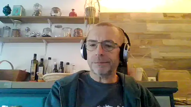 Snapshot of Xavspank2 chatting on October 8, 9:51 am Xavspank2 online show from October 8, 9:51 am