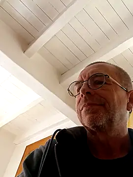 Snapshot of Xavspank2 chatting on October 9, 12:03 pm Xavspank2 online show from October 9, 12:03 pm