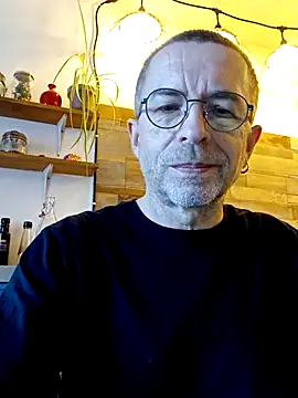 Snapshot of Xavspank2 chatting on December 3, 10:24 am Xavspank2 online show from December 3, 10:24 am