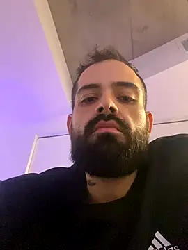 guccititi online show from November 1, 1:40 am