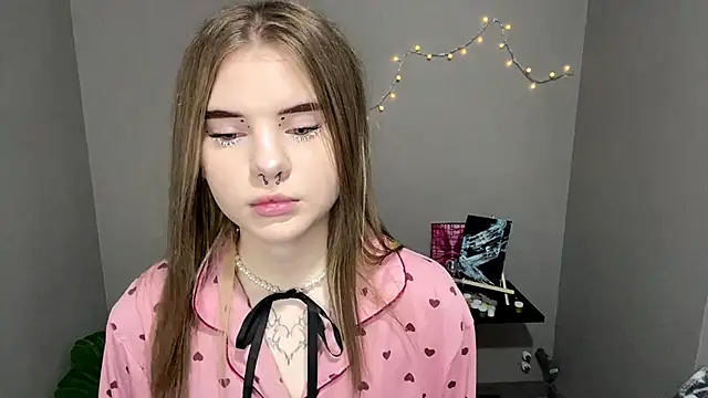 CarolinePepper online show from March 15, 5:04 pm