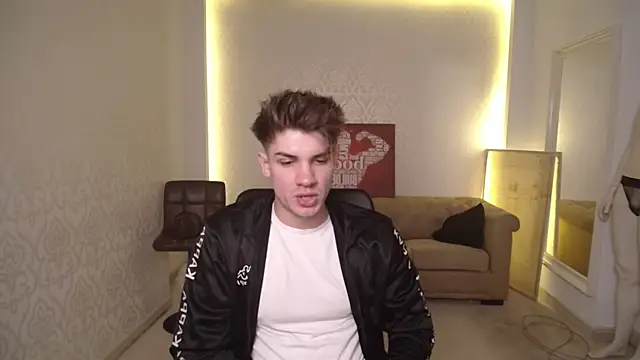 Snapshot of MaxKaiden chatting on March 4, 5:21 am MaxKaiden online show from March 4, 5:21 am