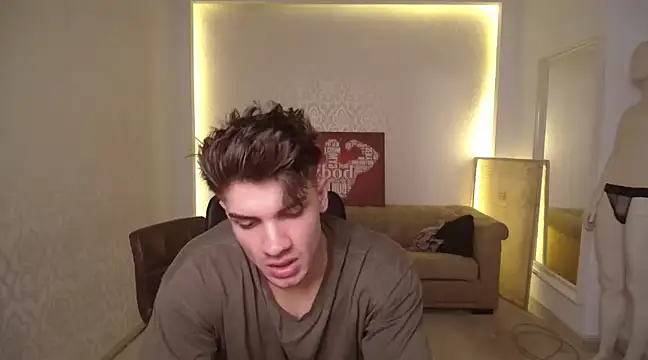 Snapshot of MaxKaiden chatting on March 5, 8:21 am MaxKaiden online show from March 5, 8:21 am
