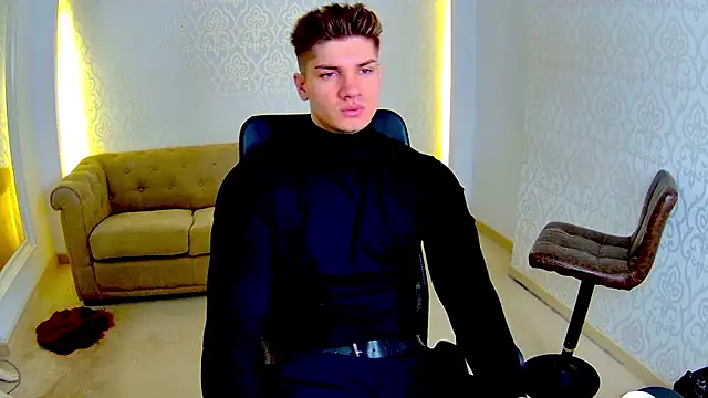 MaxKaiden online show from February 22, 5:40 am