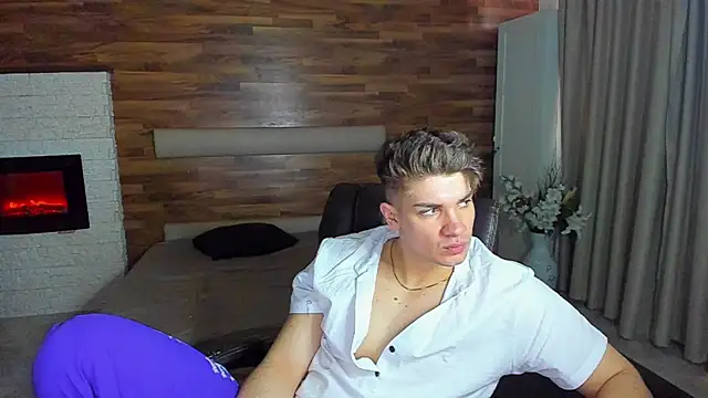 MaxKaiden online show from March 11, 5:35 am