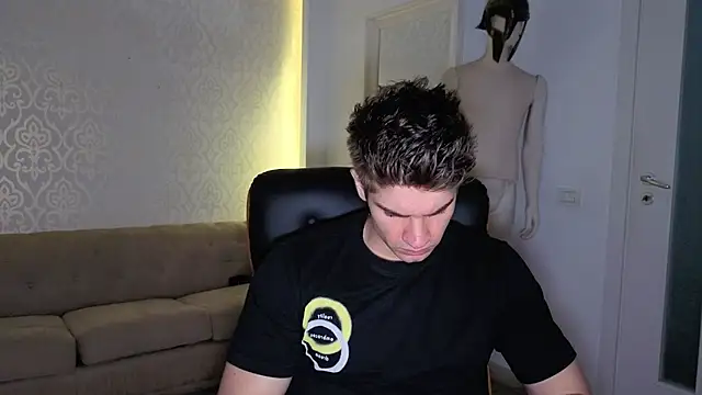 Snapshot of MaxKaiden chatting on June 11, 4:21 am MaxKaiden online show from June 11, 4:21 am