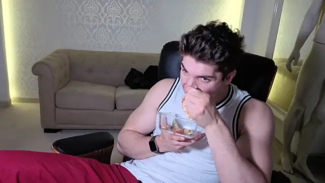 Snapshot of MaxKaiden chatting on June 15, 6:59 am MaxKaiden online show from June 15, 6:59 am