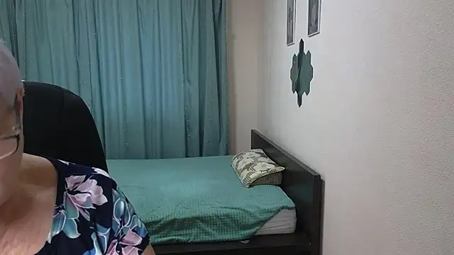 Sandra Snowflake online show from October 27, 12:20 pm