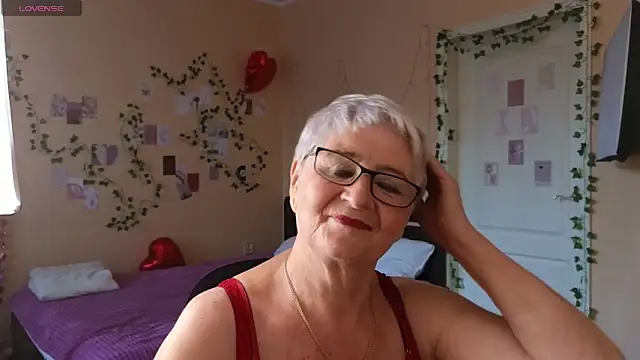 Sandra Snowflake online show from June 3, 2:33 pm