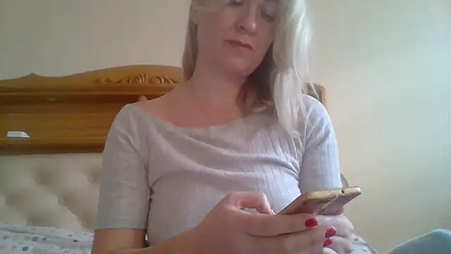 Snapshot of Mary888x chatting on February 24, 7:22 am Mary888x online show from February 24, 7:22 am