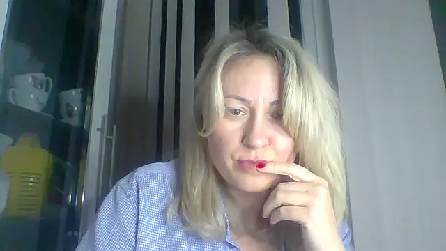 Snapshot of Mary888x chatting on March 1, 9:15 pm Mary888x online show from March 1, 9:15 pm