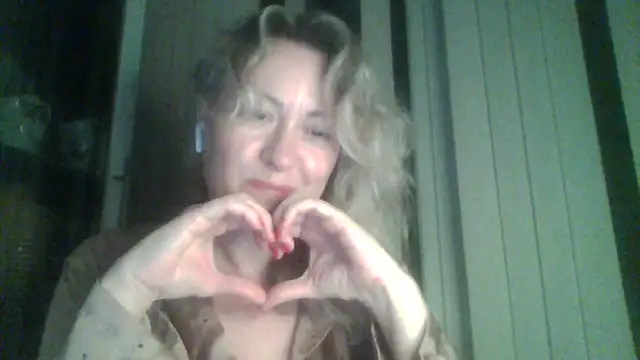 Snapshot of Mary888x chatting on March 9, 6:54 pm Mary888x online show from March 9, 6:54 pm