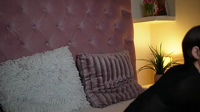 MaiaMini online show from October 8, 11:35 pm