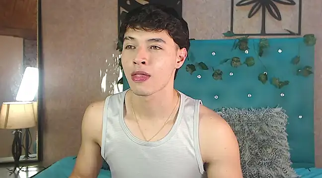 LiamAndrewzz online show from February 19, 8:10 pm