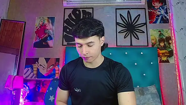 LiamAndrewzz online show from August 4, 4:15 am