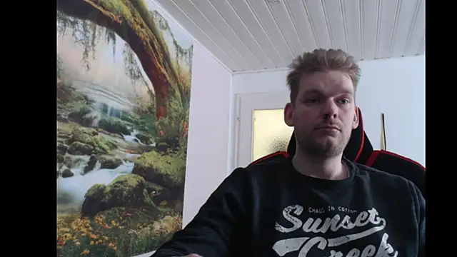 Snapshot of Justforfunc123 chatting on March 29, 9:42 am Justforfunc123 online show from March 29, 9:42 am