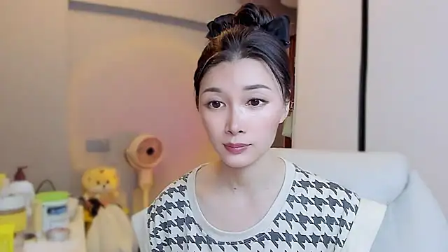 Snapshot of A_dabo chatting on November 28, 7:05 pm A dabo online show from November 28, 7:05 pm