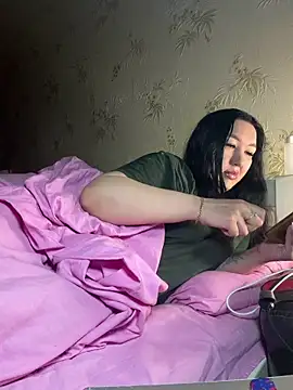 Naughtbaby 2025 online show from April 23, 1:07 am