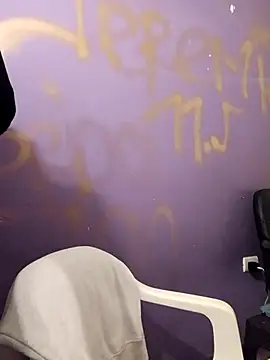 LeonRoots online show from December 23, 8:12 am