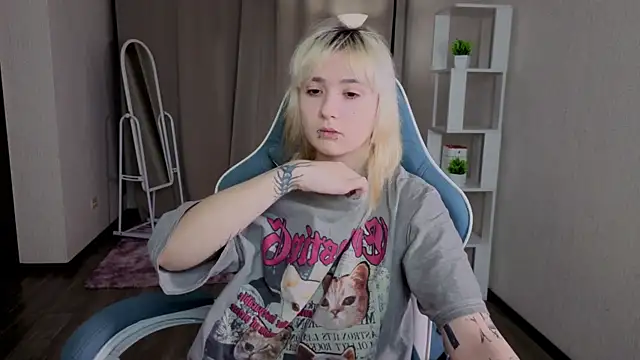 Snapshot of Nasy chatting on December 1, 4:34 pm Nasy online show from December 1, 4:34 pm