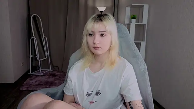 Snapshot of Nasy chatting on December 2, 5:19 pm Nasy online show from December 2, 5:19 pm