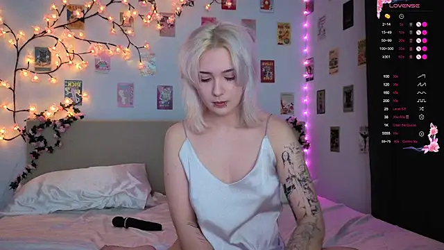 Snapshot of Nasy chatting on March 9, 8:02 pm Nasy online show from March 9, 8:02 pm