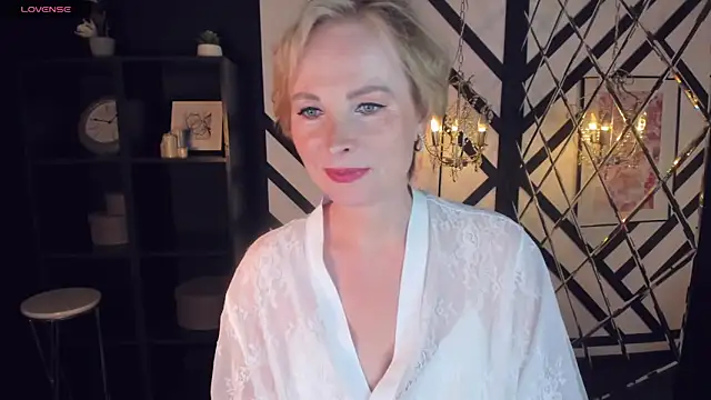 Snapshot of Sandra_Kind chatting on February 21, 8:40 am Sandra Kind online show from February 21, 8:40 am