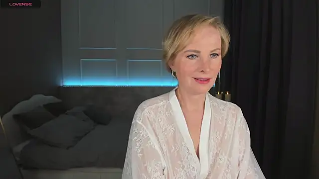 Snapshot of Sandra_Kind chatting on February 22, 12:29 pm Sandra Kind online show from February 22, 12:29 pm