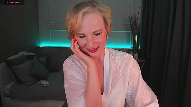 Snapshot of Sandra_Kind chatting on February 25, 11:41 am Sandra Kind online show from February 25, 11:41 am