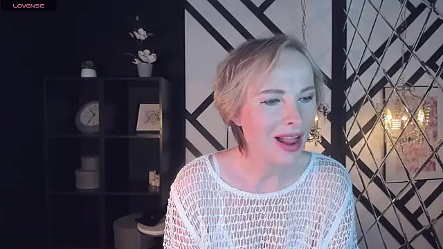 Snapshot of Sandra_Kind chatting on March 9, 8:29 am Sandra Kind online show from March 9, 8:29 am