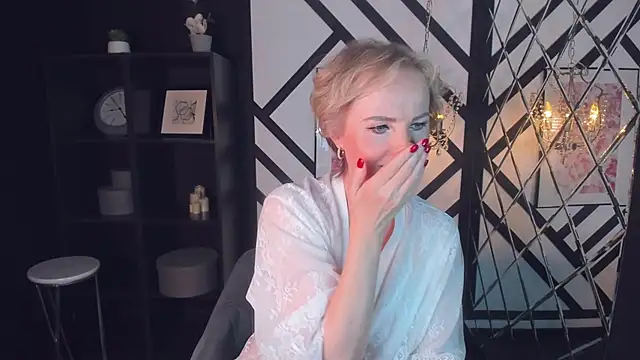 Snapshot of Sandra_Kind chatting on March 15, 5:52 am Sandra Kind online show from March 15, 5:52 am