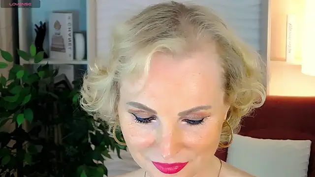 Snapshot of Sandra_Kind chatting on September 14, 6:01 am Sandra Kind online show from September 14, 6:01 am