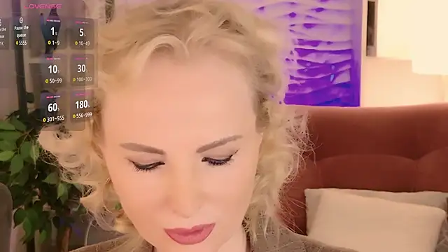 Snapshot of Sandra_Kind chatting on June 2, 5:31 am Sandra Kind online show from June 2, 5:31 am