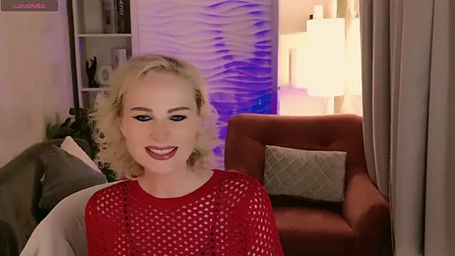 Snapshot of Sandra_Kind chatting on June 10, 5:39 am Sandra Kind online show from June 10, 5:39 am
