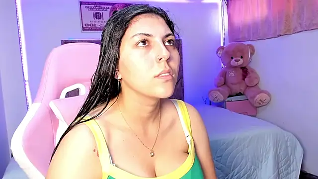 Snapshot of Cristal_Smith20 chatting on July 25, 8:28 pm Cristal Smith20 online show from July 25, 8:28 pm