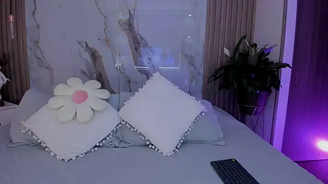 miss martiina online show from November 26, 2:01 am