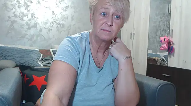 RosesandLillies online show from February 10, 8:31 pm