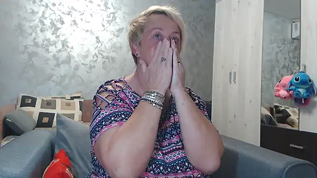 RosesandLillies online show from October 21, 5:02 pm