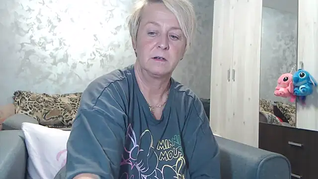 RosesandLillies online show from October 27, 5:28 pm