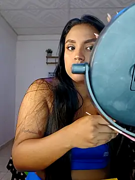 Snapshot of victoria_roussee chatting on October 25, 12:13 pm victoria roussee online show from October 25, 12:13 pm