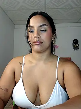 Snapshot of victoria_roussee chatting on October 26, 12:16 am victoria roussee online show from October 26, 12:16 am