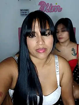 Snapshot of victoria_roussee chatting on November 8, 9:09 am victoria roussee online show from November 8, 9:09 am