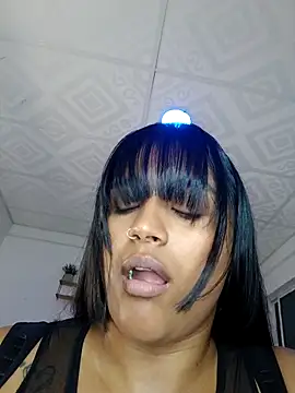 Snapshot of victoria_roussee chatting on November 10, 7:51 am victoria roussee online show from November 10, 7:51 am