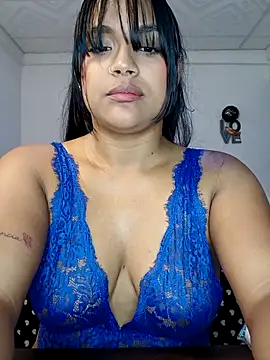 Snapshot of victoria_roussee chatting on November 23, 11:21 am victoria roussee online show from November 23, 11:21 am