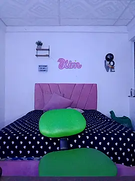 Snapshot of victoria_roussee chatting on December 5, 8:34 am victoria roussee online show from December 5, 8:34 am