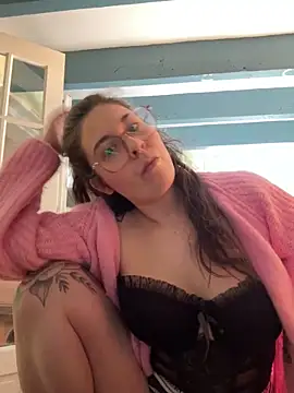 Snapshot of Rosiee69_ chatting on March 2, 7:12 pm Rosiee69 online show from March 2, 7:12 pm