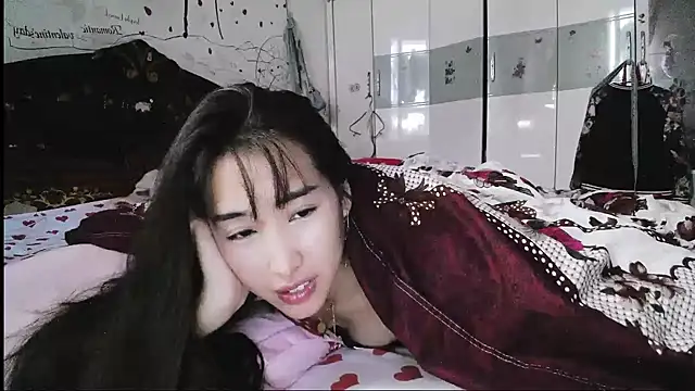 Snapshot of hebe-02 chatting on October 30, 1:29 am hebe-02 online show from October 30, 1:29 am