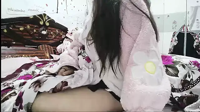 Snapshot of hebe-02 chatting on October 31, 2:18 pm hebe-02 online show from October 31, 2:18 pm