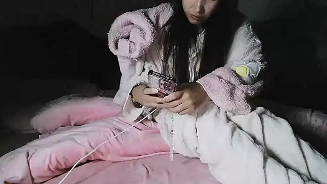 Snapshot of hebe-02 chatting on November 17, 1:50 pm hebe-02 online show from November 17, 1:50 pm