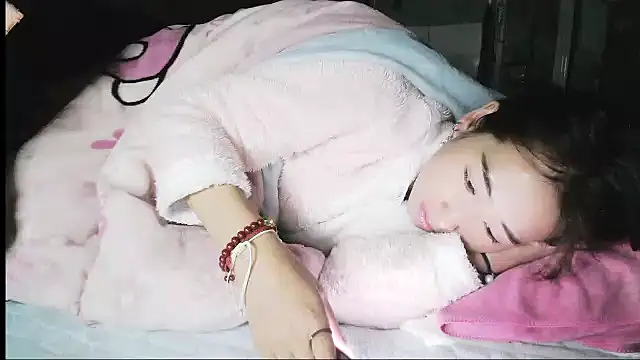 Snapshot of hebe-02 chatting on December 14, 2:55 pm hebe-02 online show from December 14, 2:55 pm